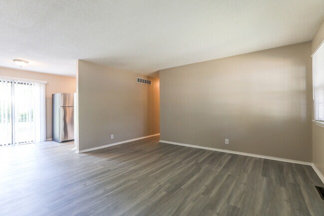 Building Photo - 2520 S Crescent Ave