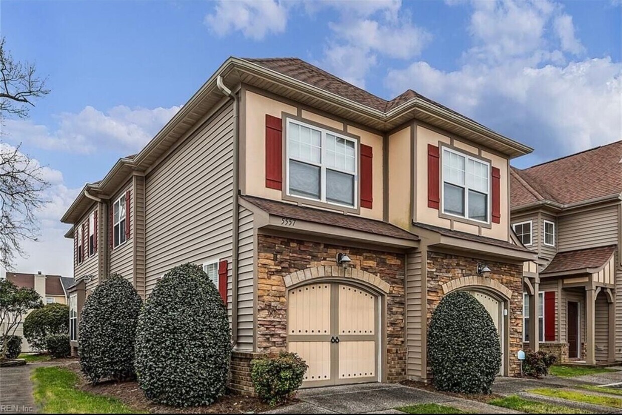 Primary Photo - New Flooring and Paint! Updated 2BR Condo ...