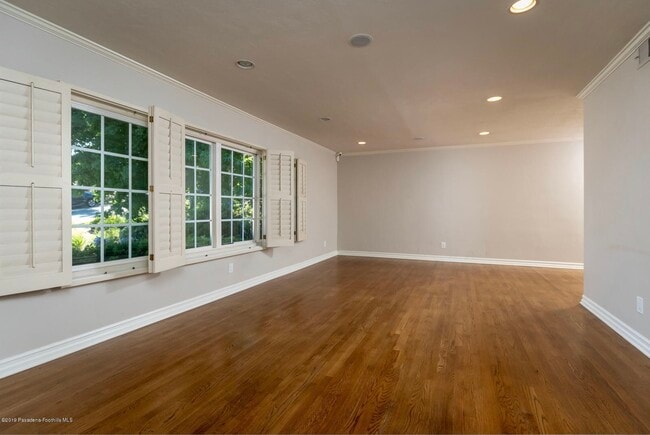 Building Photo - 2715 Pine Lawn Dr