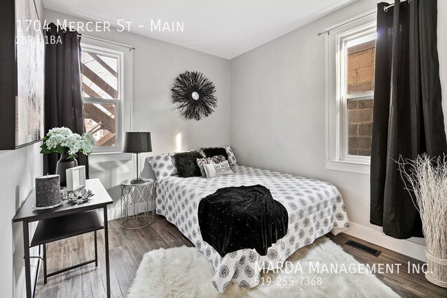 Photo du bâtiment - CHARMING 2BED/1BATH MAIN FLOOR IN CENTRAL ...