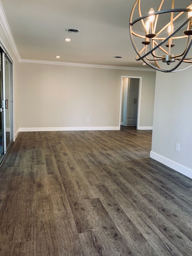 Foto del edificio - 23447 Gilmore St