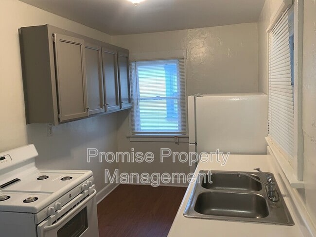 Building Photo - 505 S Myers St