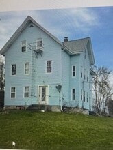 Building Photo - 352 Main St