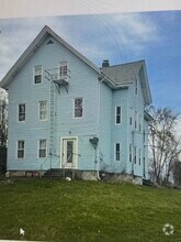 Building Photo - 352 Main St