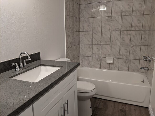 Foto del edificio - 108 N Helberta Ave