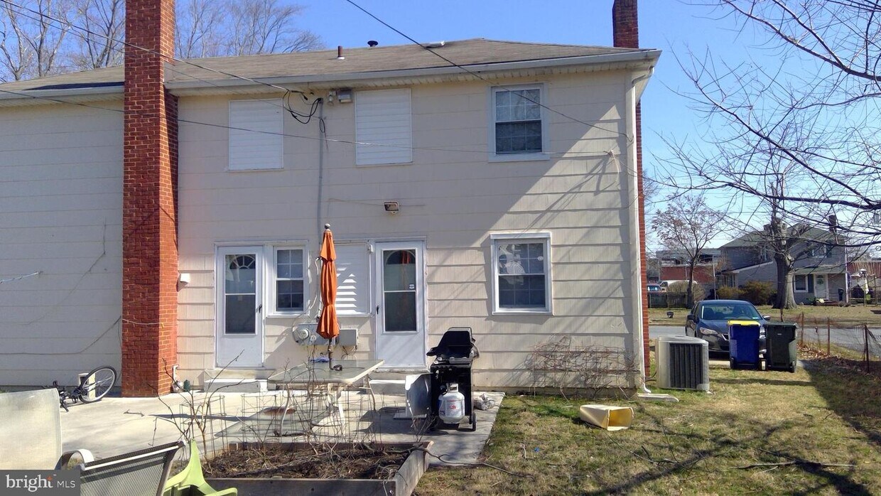 Primary Photo - 16 Washington St