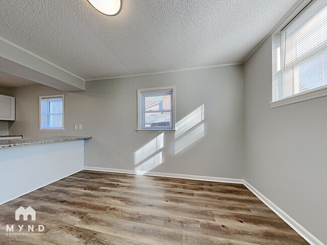 Building Photo - 2517 Devon Dr