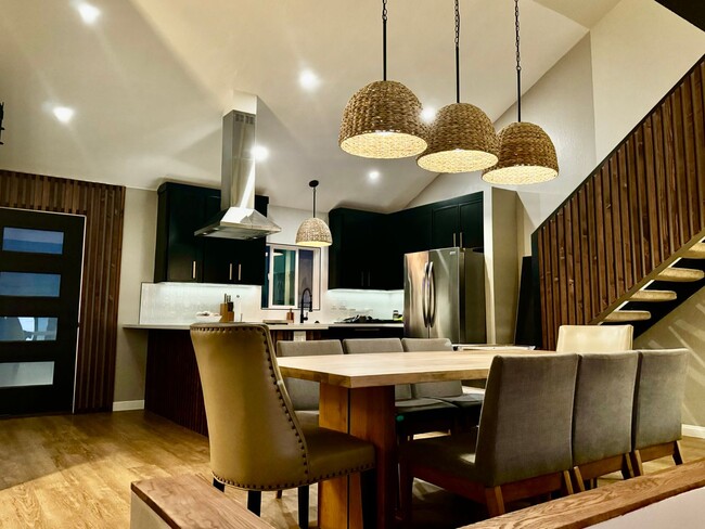 Foto del edificio - 2 Bedroom, 2 Bath + Loft, with Exceptional Views! Just Steps to the Beach!