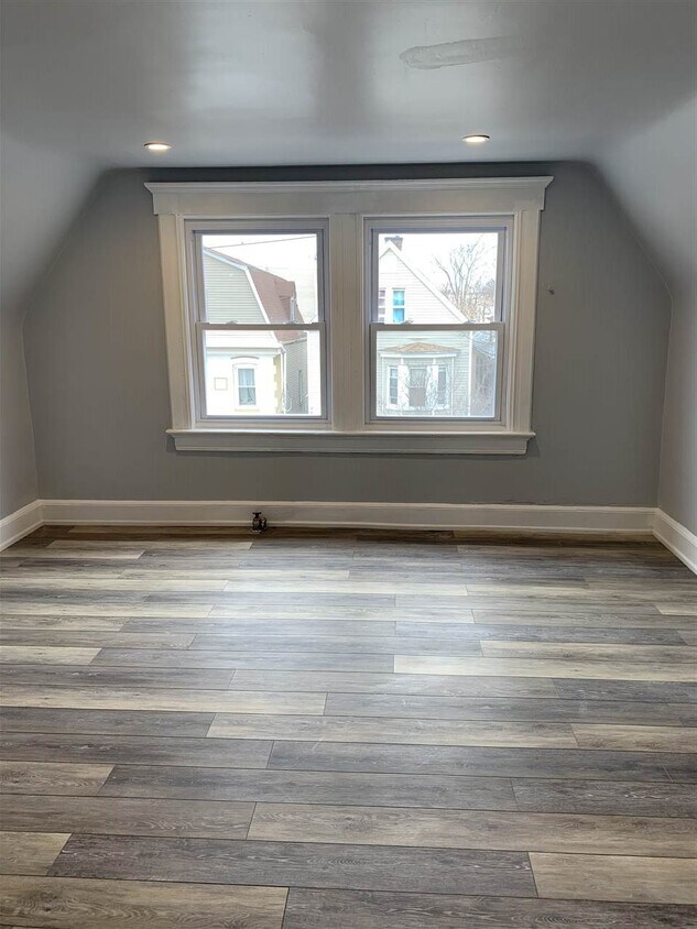 Foto principal - 392 Lincoln Ave