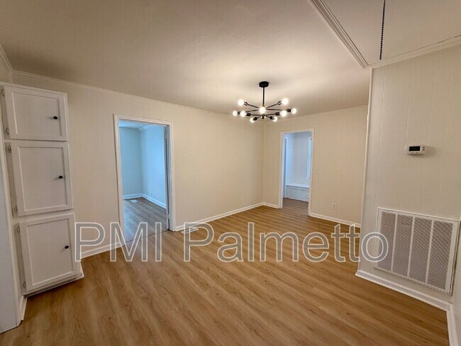 Building Photo - 725 Brooks Ave