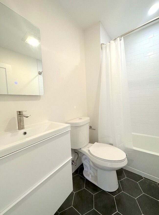 Foto del edificio - 22 Bradlee Rd