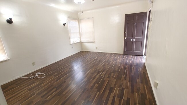 Building Photo - 807 W 30th St
