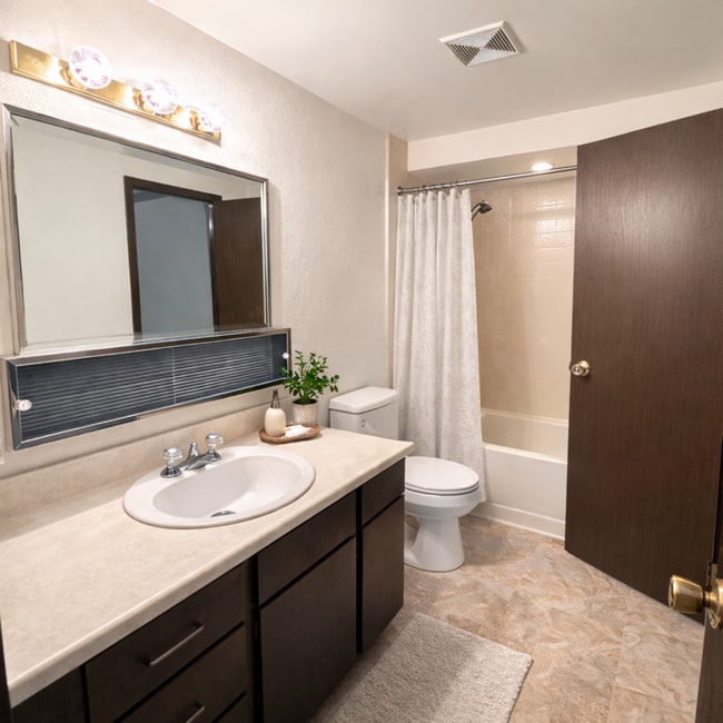 Building Photo - 2121 E Upriver Dr