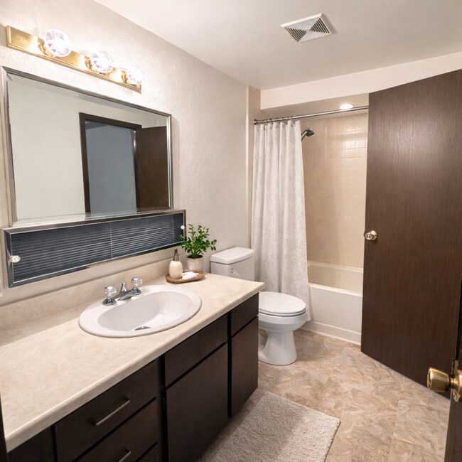 Foto del edificio - 2121 E Upriver Dr