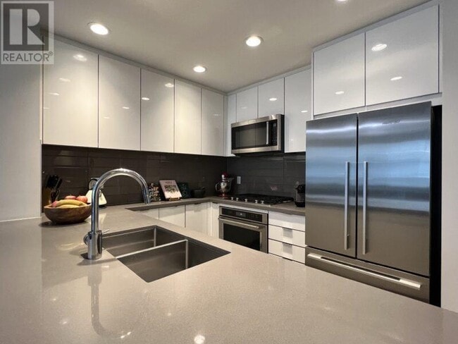 Photo du bâtiment - 255-255 W 1st St