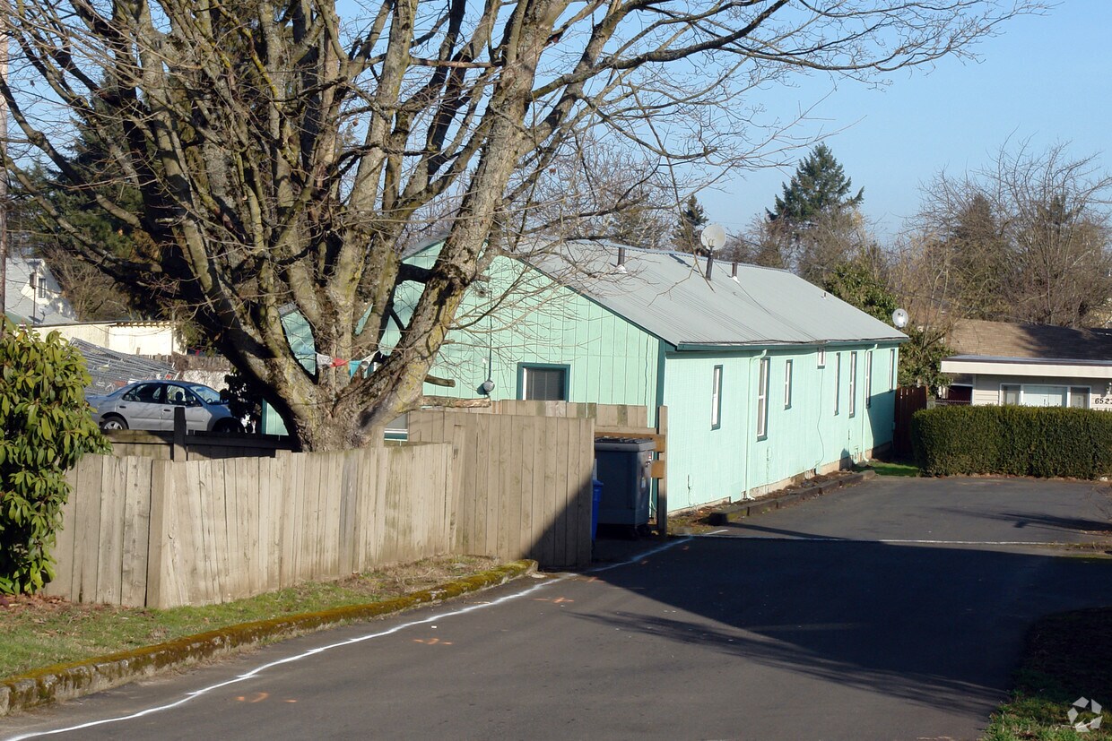 Foto principal - 6511 NE Prescott St