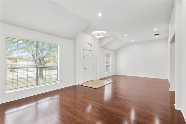 Foto del edificio - 6105 Back Bay Ln