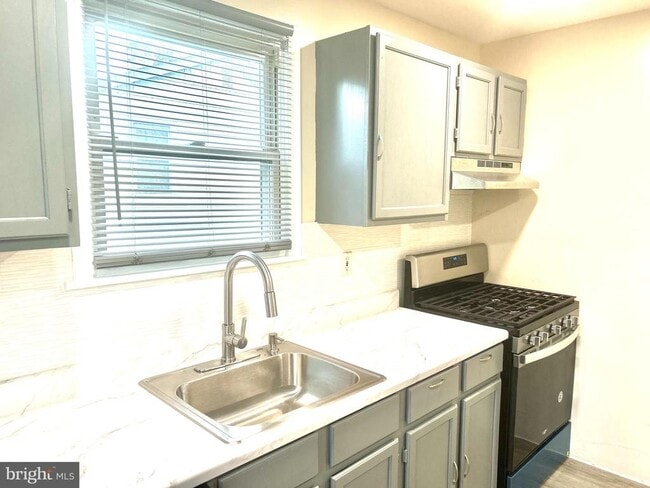 Building Photo - 5515 Summerfield Ave