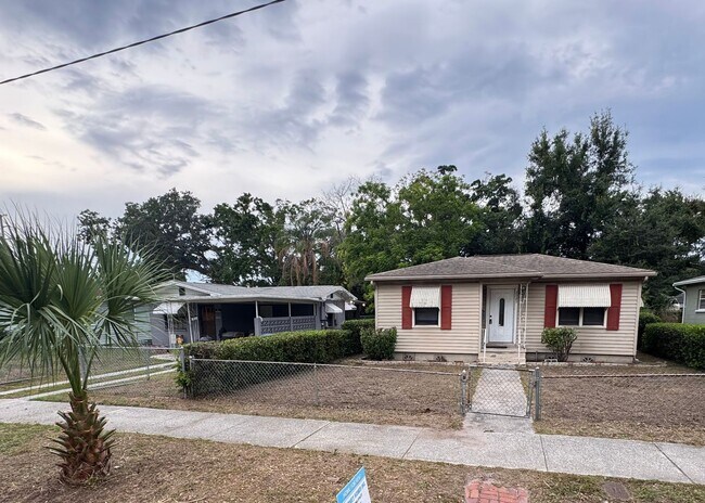 Foto del edificio - Three Bedroom One Bathroom Cottage in Palmetto Park, St. Petersburg