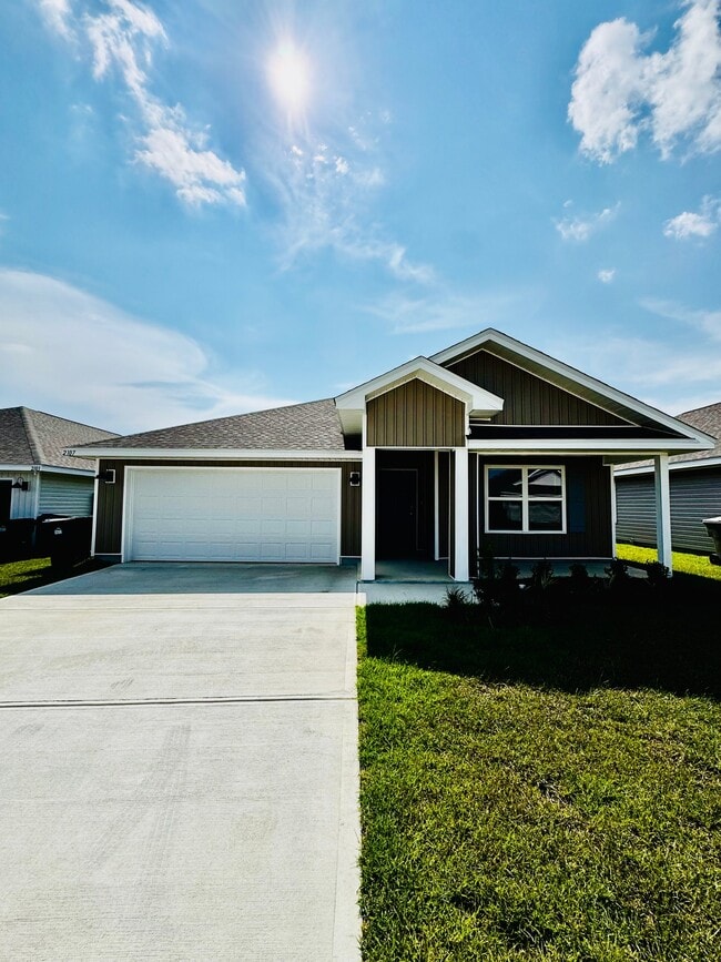 Building Photo - 2107 Sandhill St