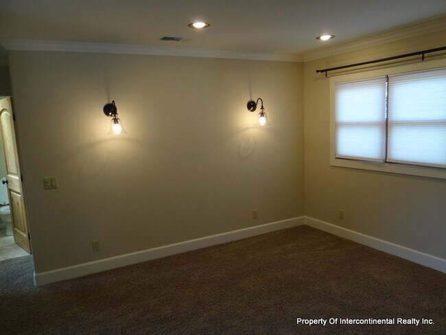 Foto del edificio - Coming Soon!! Remodeled Woodside Cottage w...