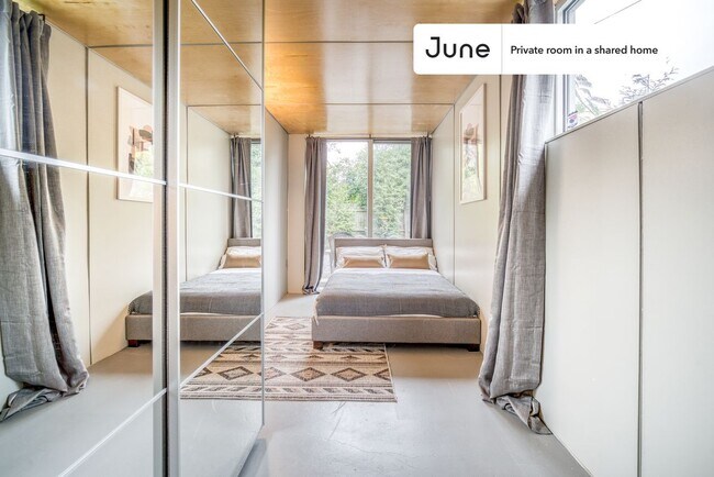 Foto del edificio - Room in Shared 6 bed/6 bath home