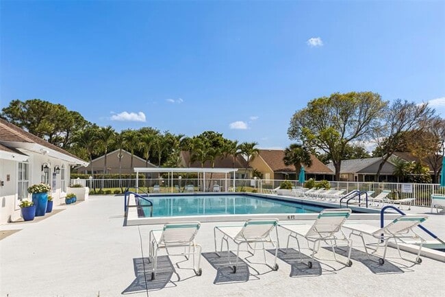 Building Photo - 13851 Oneida Dr