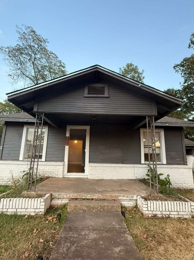 Building Photo - 1700 Alpine Rd