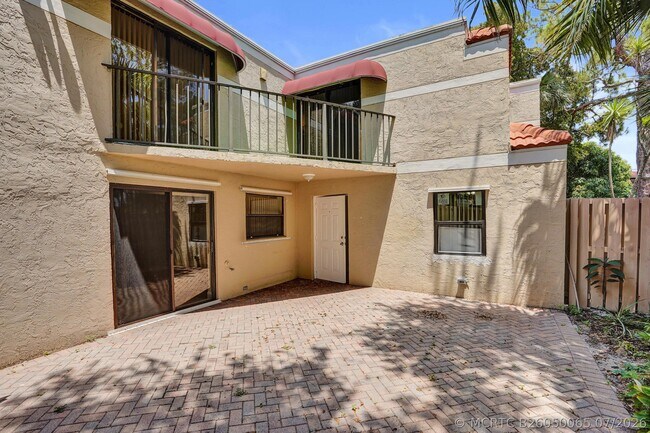 Building Photo - 4260 Village Dr