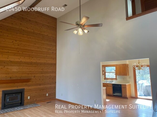 Foto del edificio - 10450 Woodruff Rd