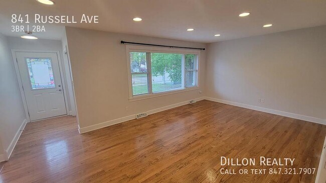 Building Photo - 841 Russell Ave