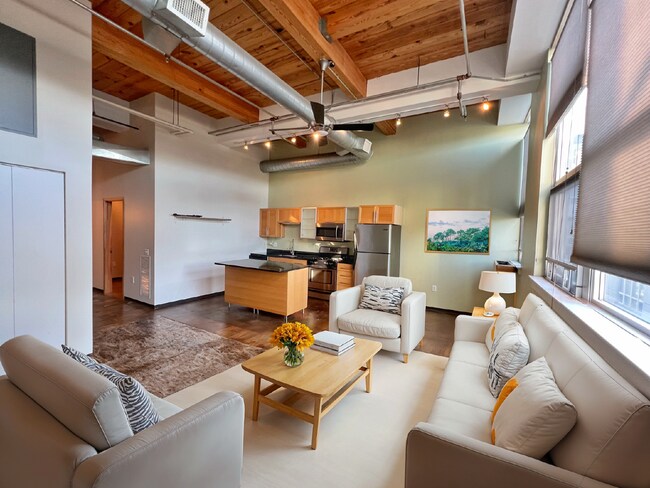 Building Photo - Available NOW! 1 BED 2 BATH with office.