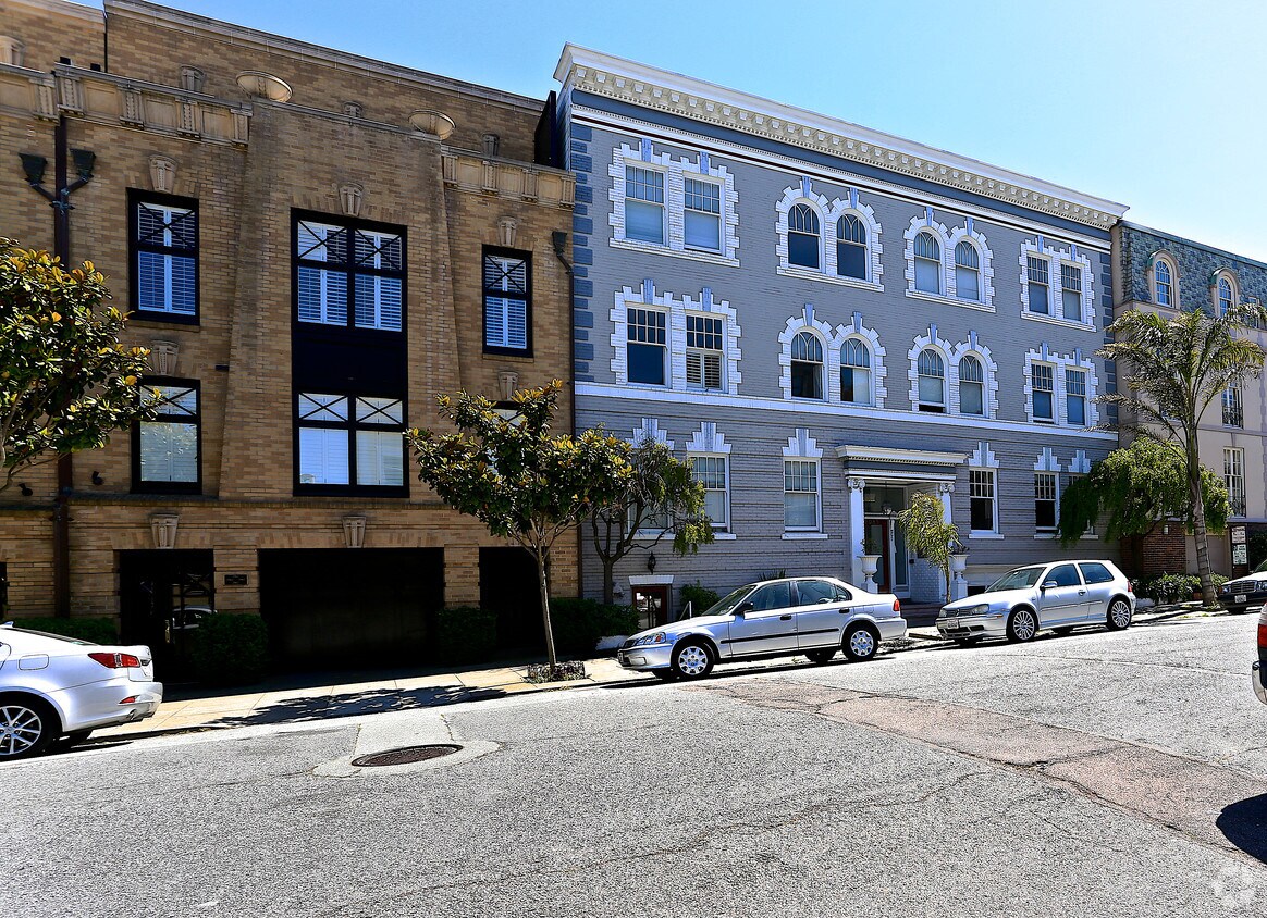 Building Photo - 2985 Pacific Ave