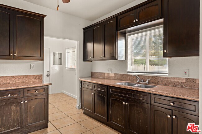 Foto del edificio - 2928 Walton Ave