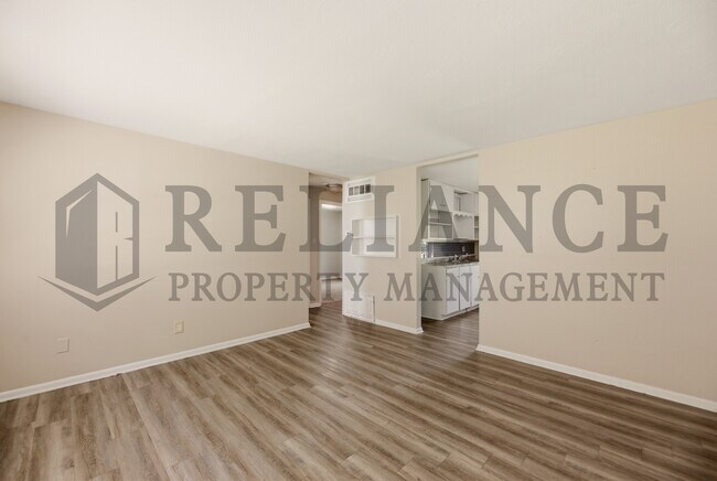 Building Photo - 4421 S Oak Ave