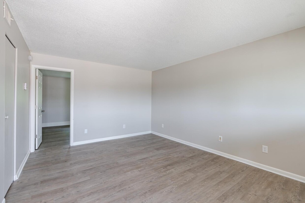 Primary Photo - 209 N Woodland Dr