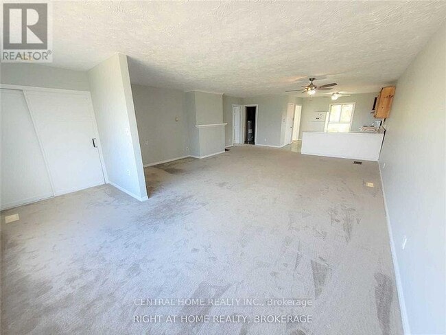 Building Photo - 255 Bayview Ave