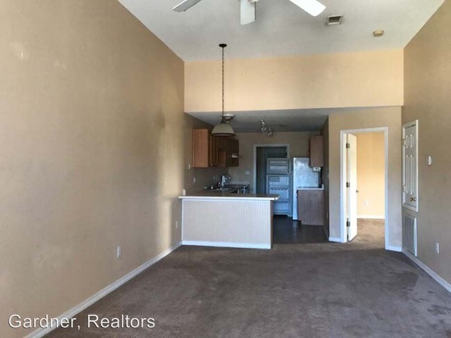 Building Photo - 15111 Deer Creek Dr