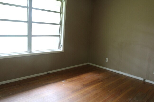 Foto del edificio - 1719 Melrose Dr