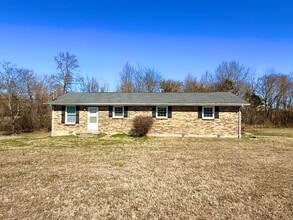 Building Photo - 2121 Bracey Cir