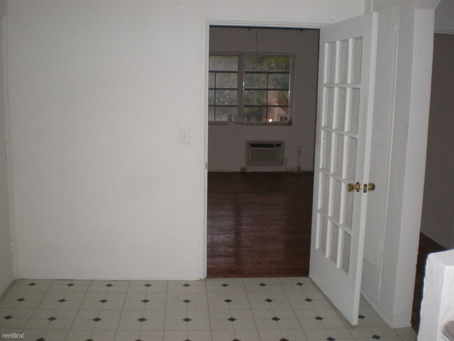 Building Photo - 702 14th St
