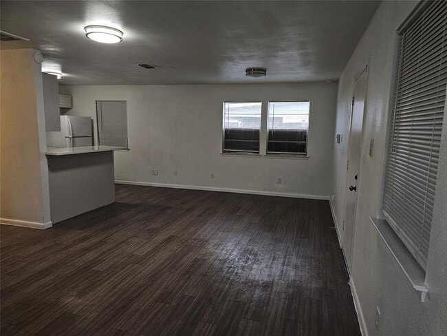 Foto del edificio - 7300 Bennett Ave