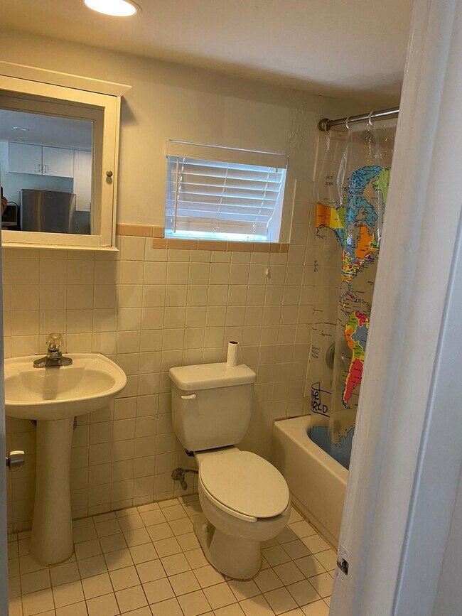 Building Photo - 2855 Royal Palm Ave