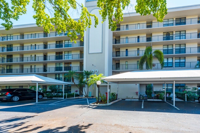 Foto del edificio - 22 Royal Palm Way