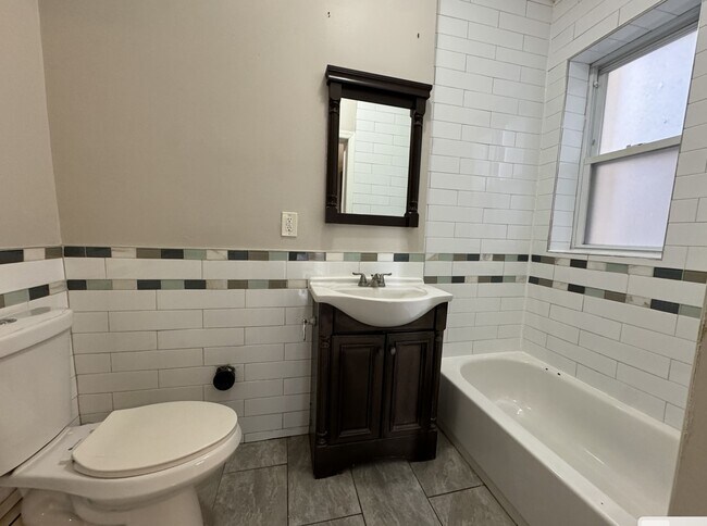 233 Avenida Fowler 1 - 223 Fowler Ave