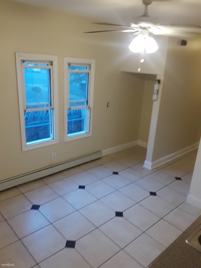 Building Photo - 2 br, 1 bath House - 770 Shelton St 1st Floor