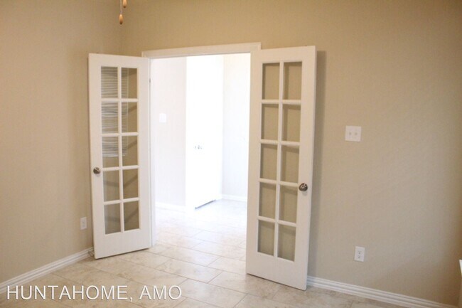Building Photo - 4 br, 2.5 bath House - 1901 Nob Hill Court