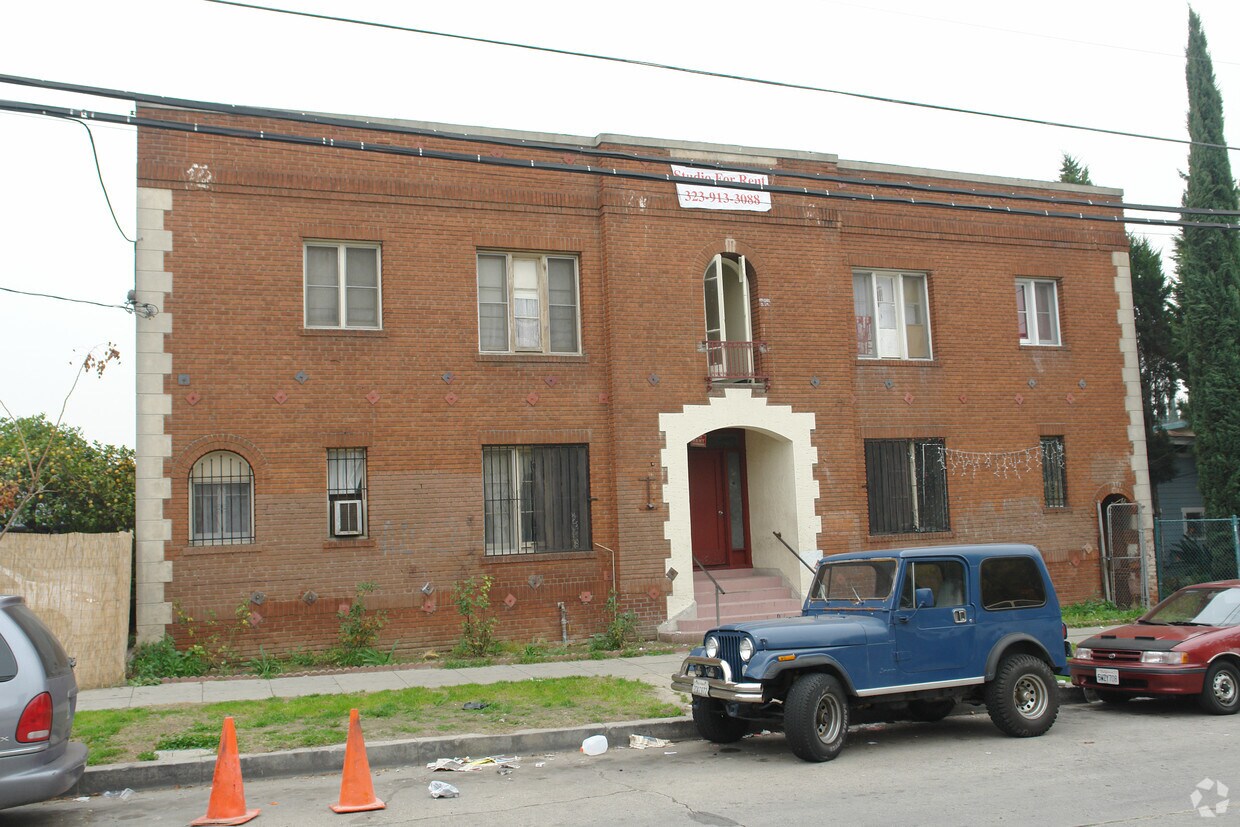 Building Photo - 4532 Willow Brook Ave