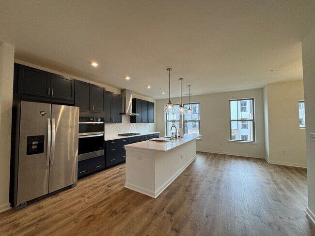Foto del edificio - Stylish 3 Bed 2.5 Bath Interior Townhome I...