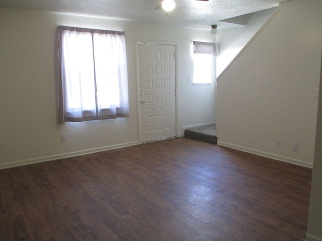 Building Photo - 1512 Kraft Ave.